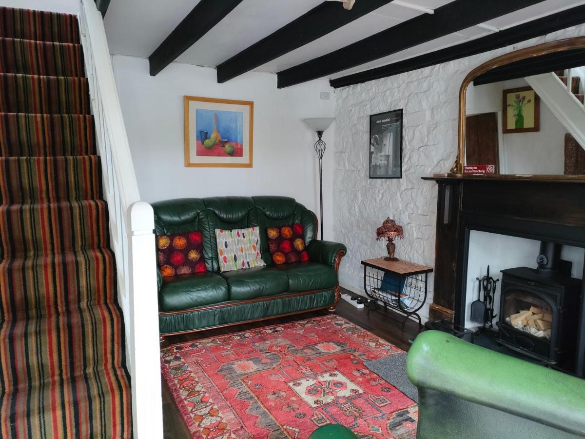 Apple Cottage Brynamman ภายนอก รูปภาพ
